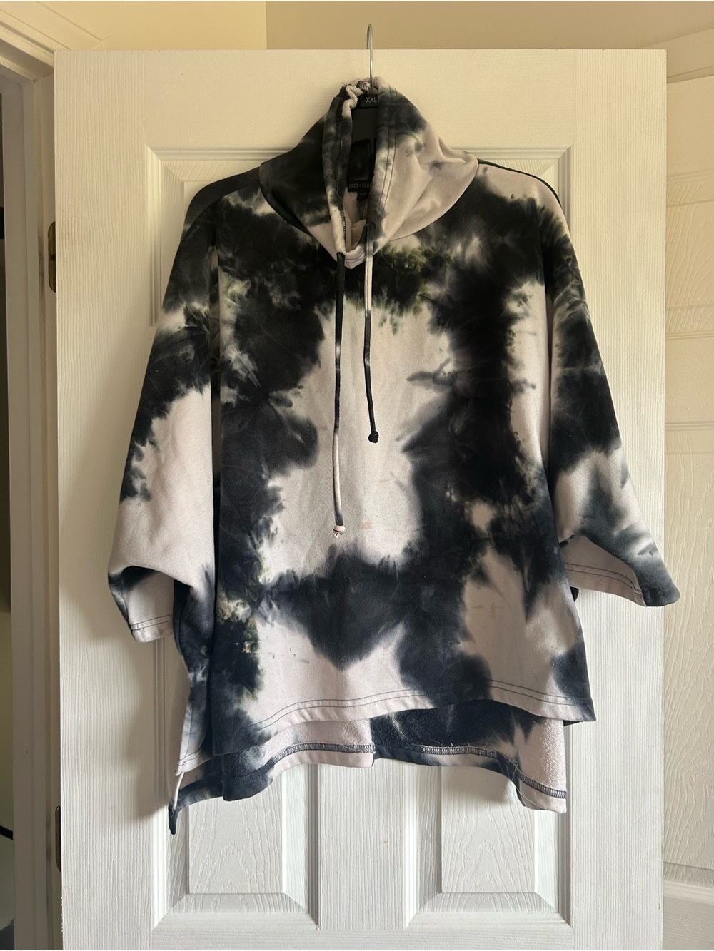 Coco + Carmen Black & White Tie-Dye Pullover Hoodie